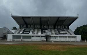 UNE TRIBUNE AUX COULEURS DU CLUB